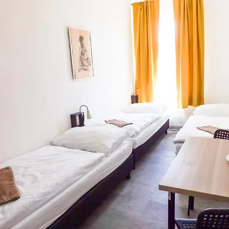 Homestay szállás Two-room Near The Center F2 *