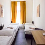 Two-room Near The Center F2 Πράγα